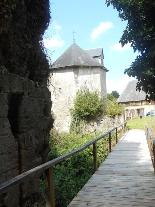 La Ferme Du Chateau Fauguernon Luaran gambar