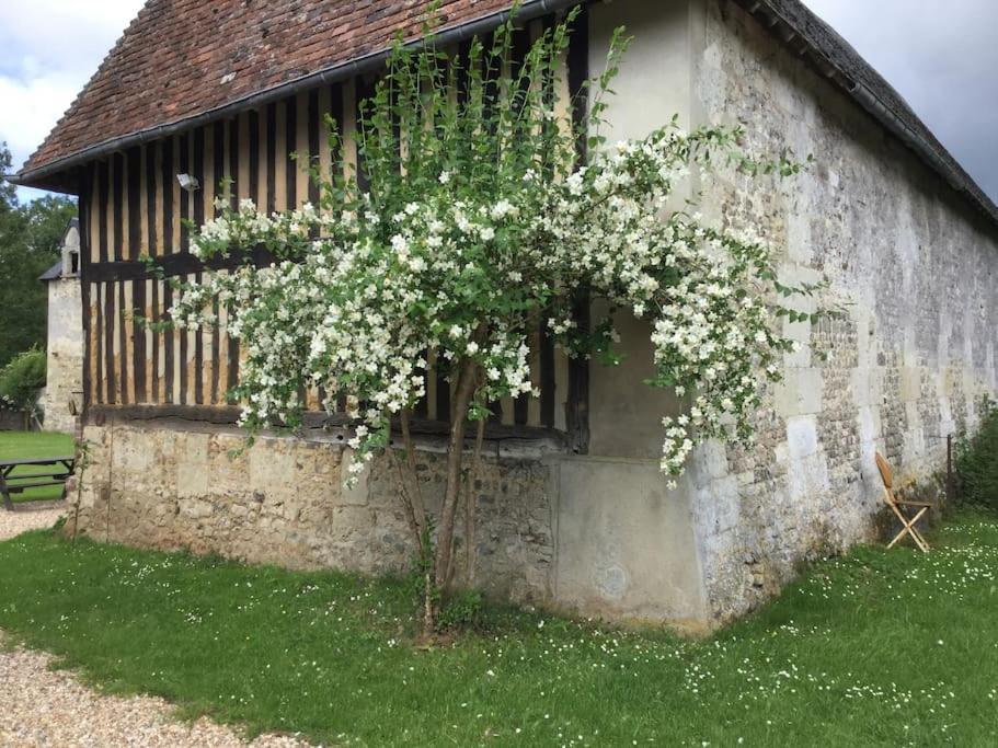 La Ferme Du Chateau Fauguernon Luaran gambar
